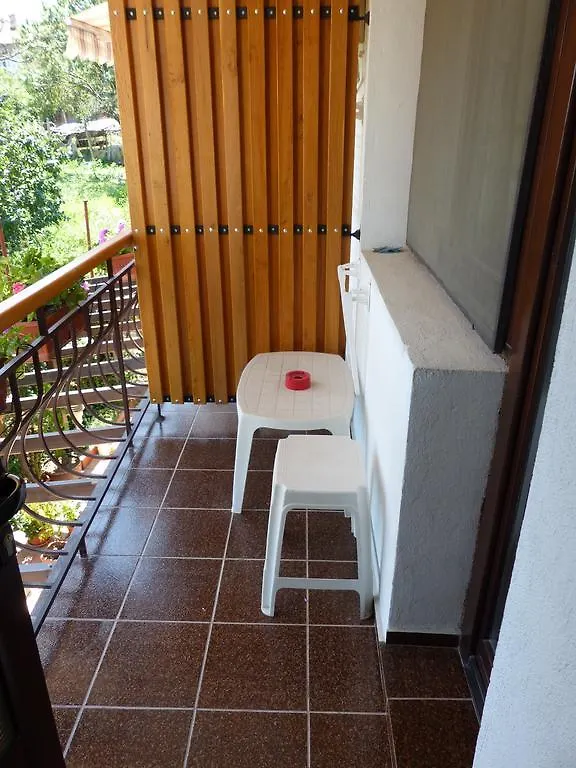 Guest House Delphini Warna