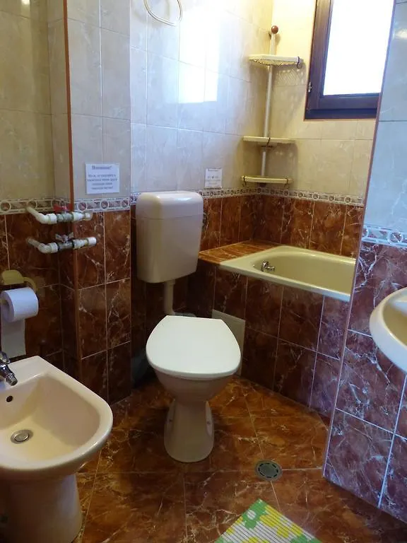 Guest House Delphini Warna
