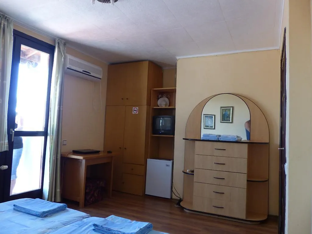 Guest House Delphini Warna