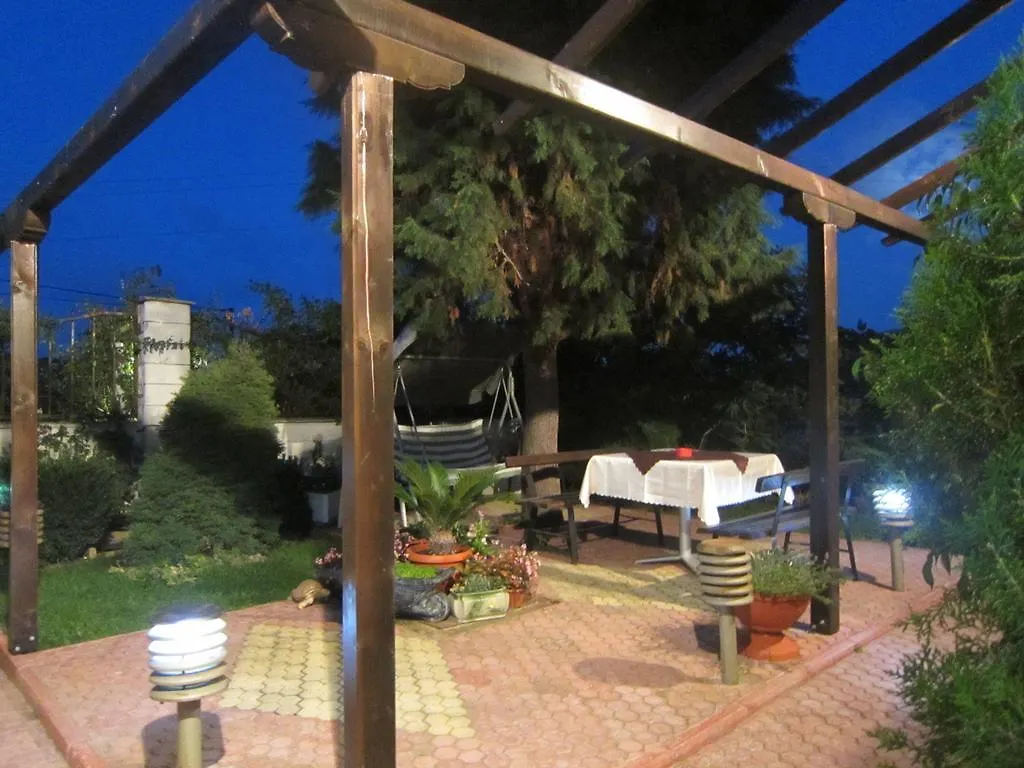 Guest House Delphini Warna